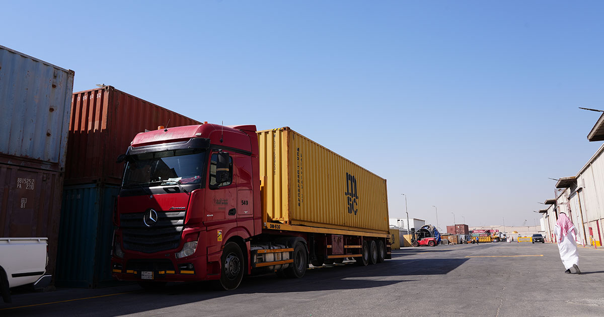الشحن البري من السعودية إلى دول الخليج: حلول لوجستية تتجاوز تحديات مضيق هرمز الشحن البري من السعودية إلى دول الخليج: حلول لوجستية تتجاوز تحديات مضيق هرمز