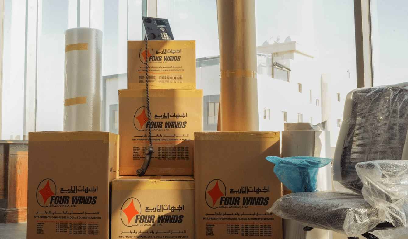 نقل الأثاث في الرياض للشركات: كيف تضمن انتقال الأصول دون تعطّل الأعمال؟ نقل الأثاث في الرياض للشركات: كيف تضمن انتقال الأصول دون تعطّل الأعمال؟