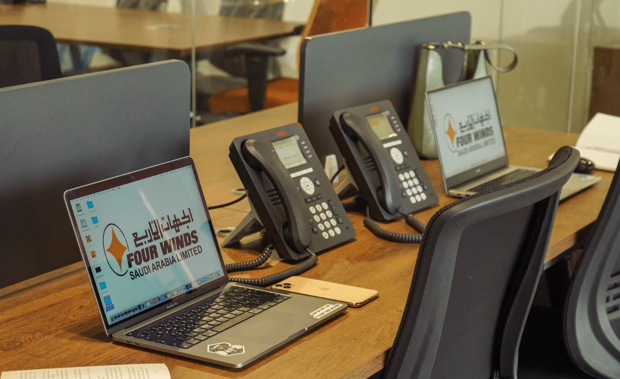 نقل المكاتب الإدارية في الرياض: كيف تضمن استمرارية الأعمال دون توقف العمليات؟ نقل المكاتب الإدارية في الرياض