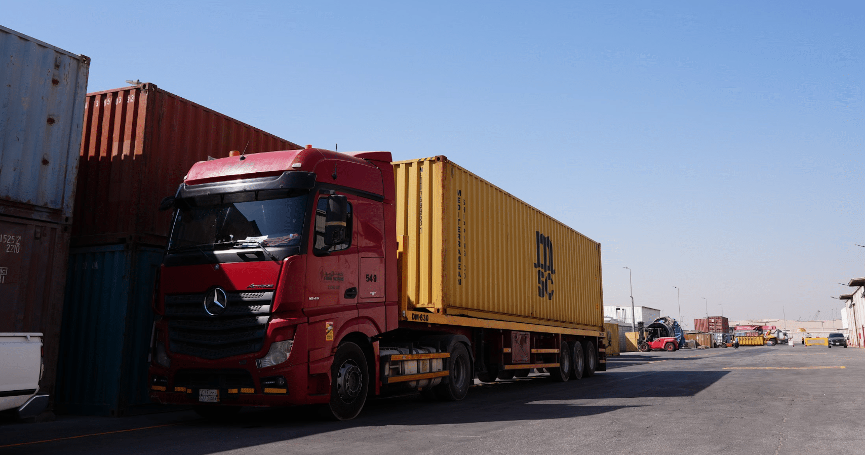 الشحن البري من وإلى السعودية: كيف تخفض الشركات تكاليف الشحن الدولي؟ الشحن البري من وإلى السعودية